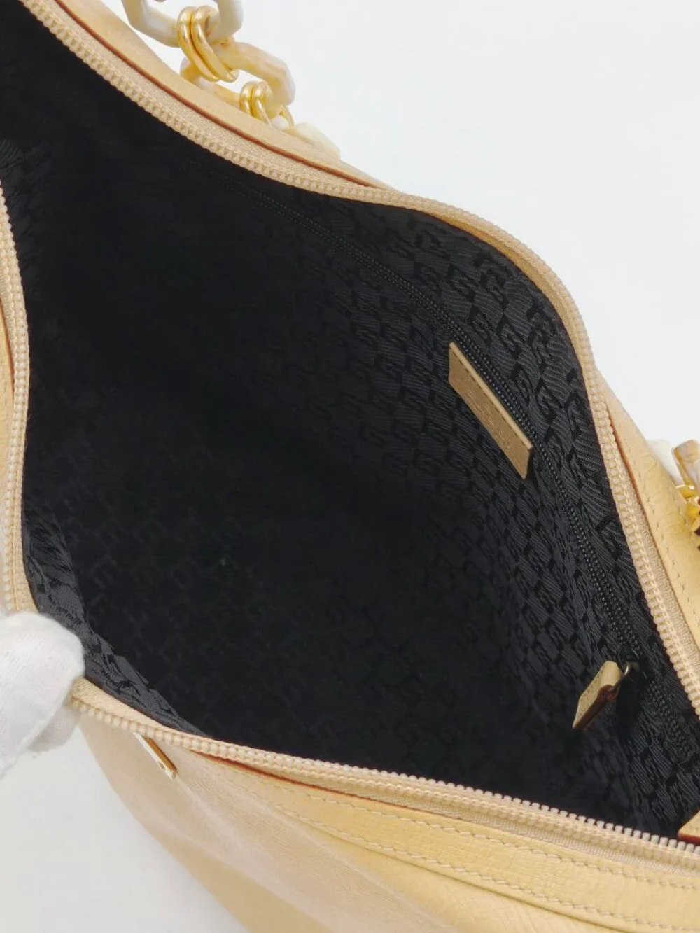 Gucci brand color